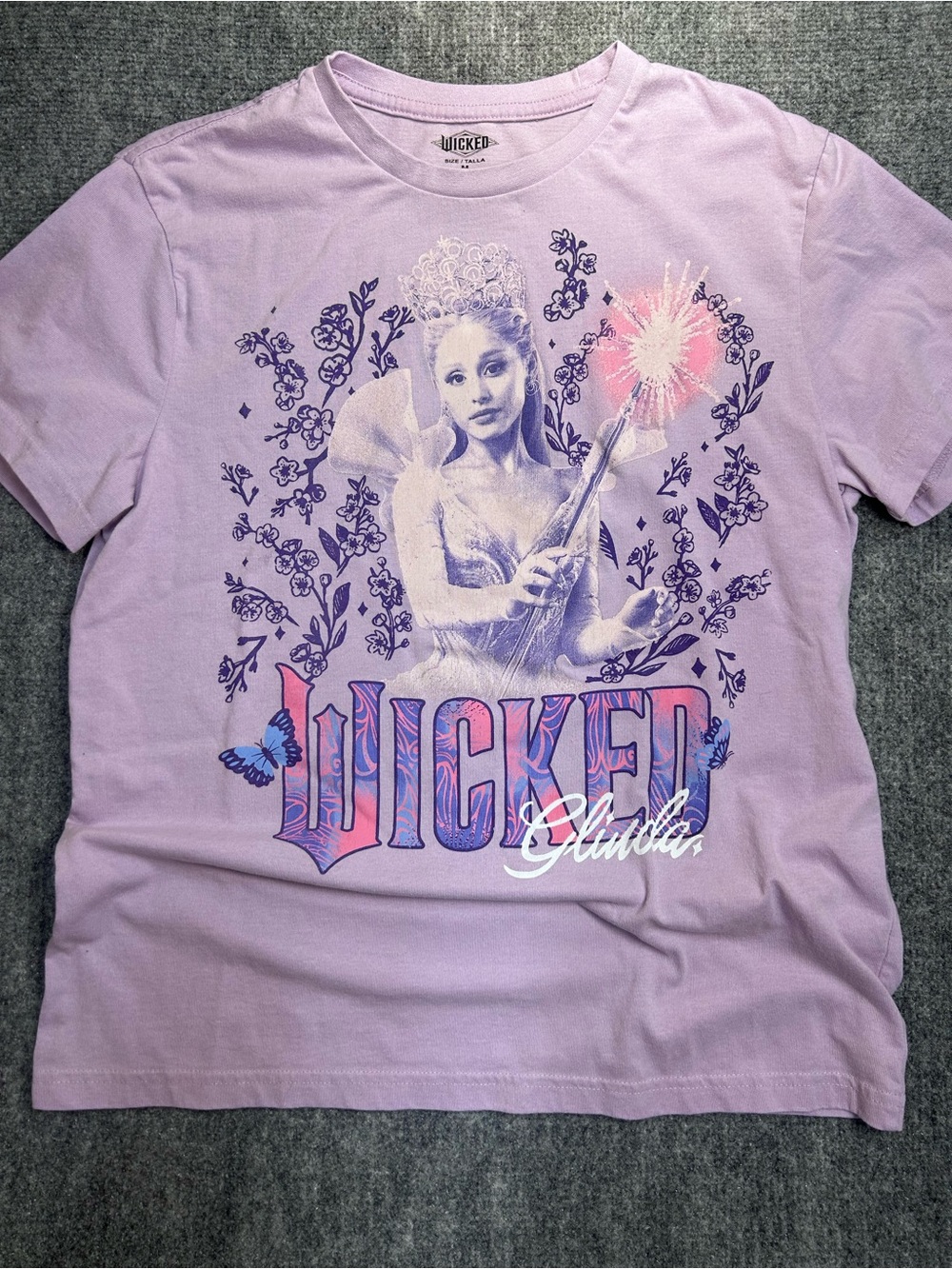 Wicked Glinda Women’s Lavender Graphic Short Sleeve Tee Size Medium